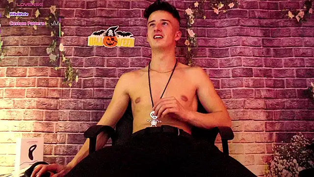 Snapshot of SirReedd chatting on October 29, 5:58 pm SirReedd online show from October 29, 5:58 pm