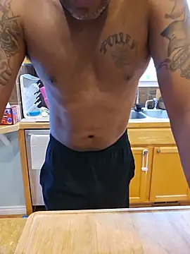 Snapshot of TraddyZaddy chatting on July 8, 3:49 pm TraddyZaddy online show from July 8, 3:49 pm
