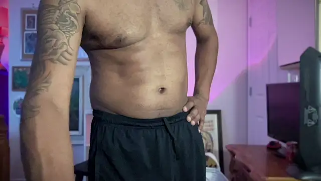 Snapshot of TraddyZaddy chatting on July 9, 5:17 pm TraddyZaddy online show from July 9, 5:17 pm