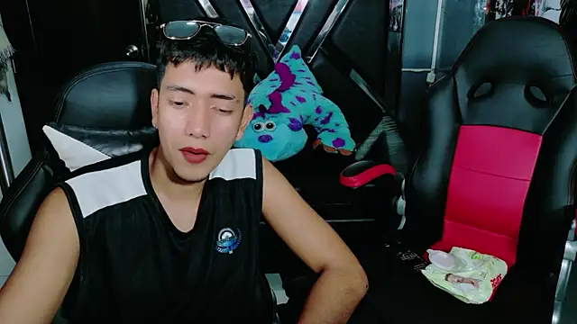 darwinandbrayann online show from November 29, 3:48 pm