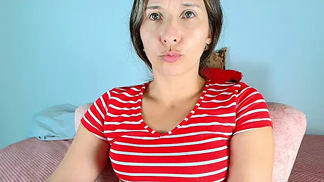 alana pink95 online show from March 27, 7:57 pm