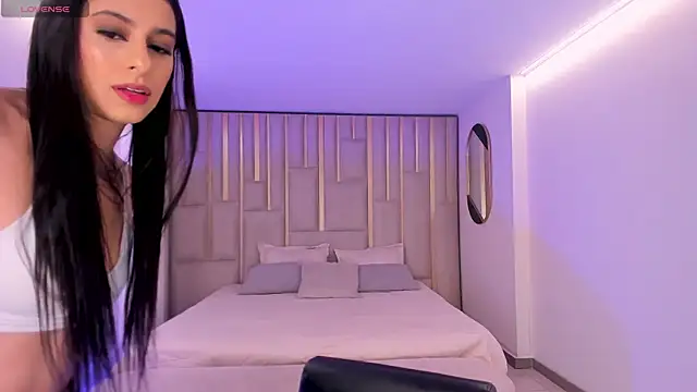 BellaConnorX online show from May 8, 8:25 pm