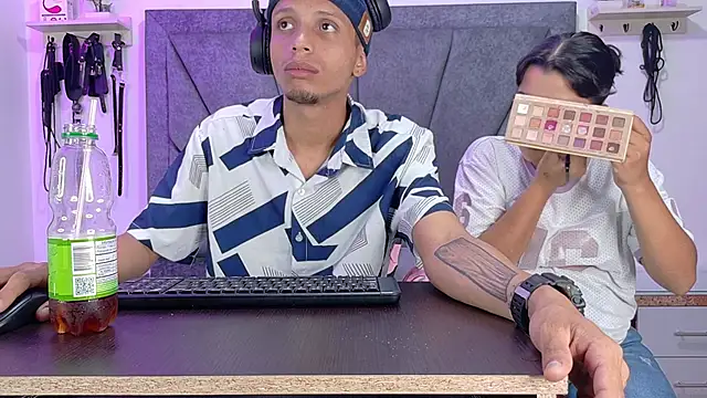 Snapshot of DamianandEva chatting on March 2, 12:45 pm DamianandEva online show from March 2, 12:45 pm