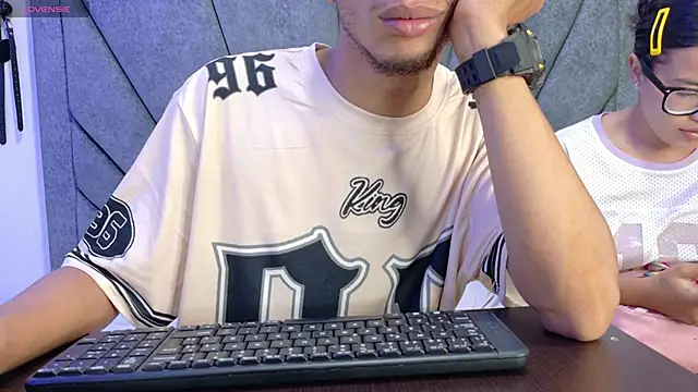 Snapshot of DamianandEva chatting on March 29, 12:38 pm DamianandEva online show from March 29, 12:38 pm