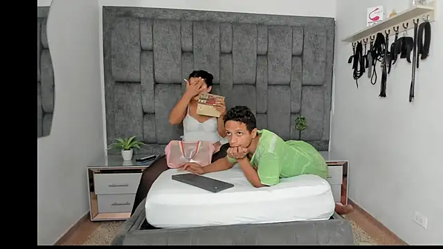 Snapshot of DamianandEva chatting on April 4, 12:46 pm DamianandEva online show from April 4, 12:46 pm