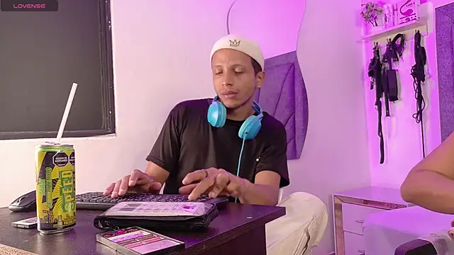 DamianandEva online show from May 13, 12:57 pm