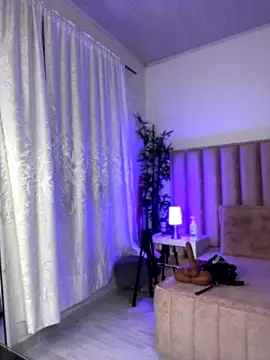 Natural BIGASS Nina online show from December 5, 11:30 am