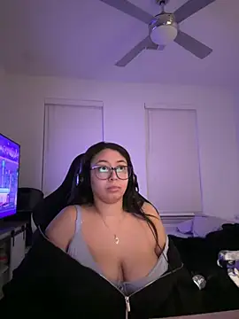 Snapshot of minha_baby chatting on March 21, 8:19 am minha baby online show from March 21, 8:19 am