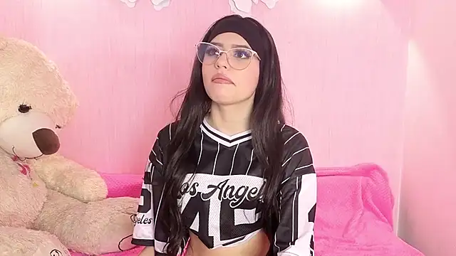 Little arii online show from May 6, 6:57 pm