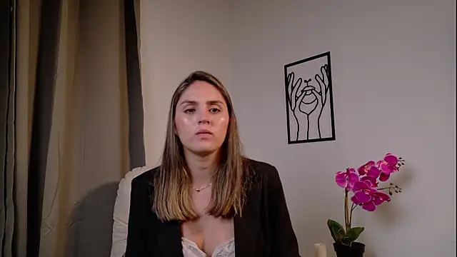 VictoriaNova  online show from February 3, 10:04 pm