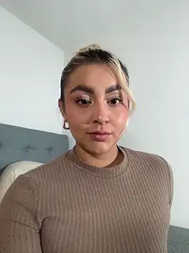 Elina Hills online show from November 27, 3:03 pm