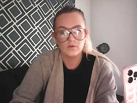 Snapshot of HollySmith00 chatting on October 30, 2:07 pm HollySmith00 online show from October 30, 2:07 pm