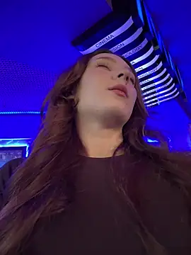 LilluKatten online show from February 17, 10:45 am