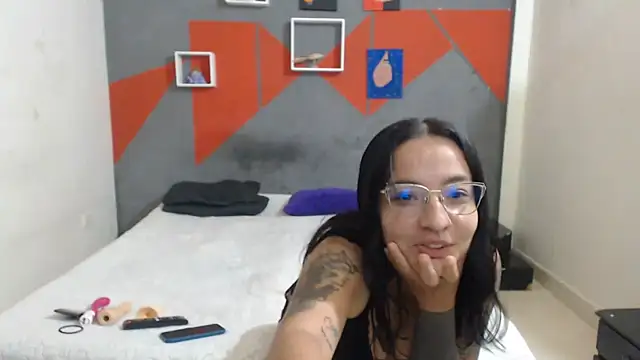 Girlbigtits online show from November 4, 2:05 pm