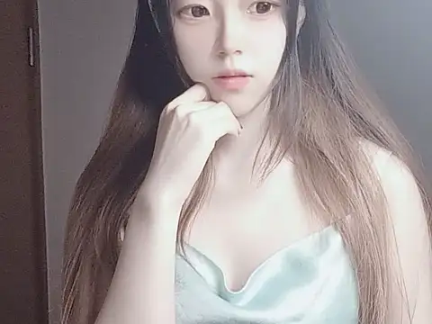 Snapshot of JuliaNoir chatting on November 3, 6:14 am JuliaNoir online show from November 3, 6:14 am