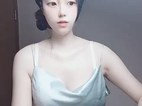 Snapshot of JuliaNoir chatting on November 27, 5:53 am JuliaNoir online show from November 27, 5:53 am