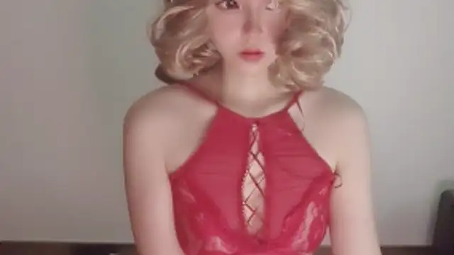 Snapshot of JuliaNoir chatting on February 7, 1:42 am JuliaNoir online show from February 7, 1:42 am