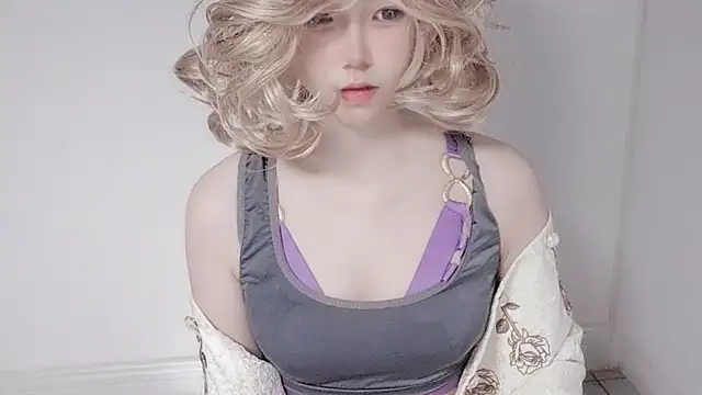 Snapshot of JuliaNoir chatting on March 18, 10:51 am JuliaNoir online show from March 18, 10:51 am