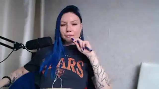 Snapshot of FatalFlirt chatting on October 31, 12:06 pm FatalFlirt online show from October 31, 12:06 pm