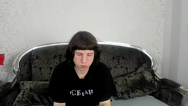 Snapshot of TommyCrown chatting on October 31, 10:27 am TommyCrown online show from October 31, 10:27 am