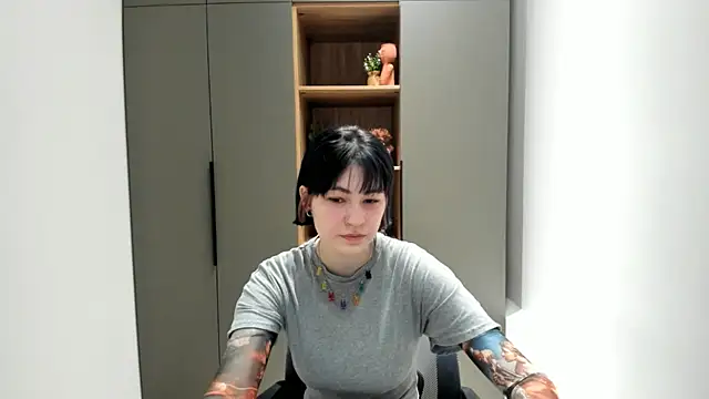 Snapshot of GloriaLemanski chatting on November 2, 3:42 am GloriaLemanski online show from November 2, 3:42 am