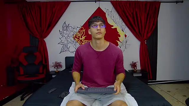 AlessioVitale online show from January 13, 12:10 pm