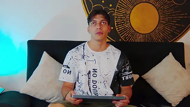 AlessioVitale online show from February 24, 7:56 pm