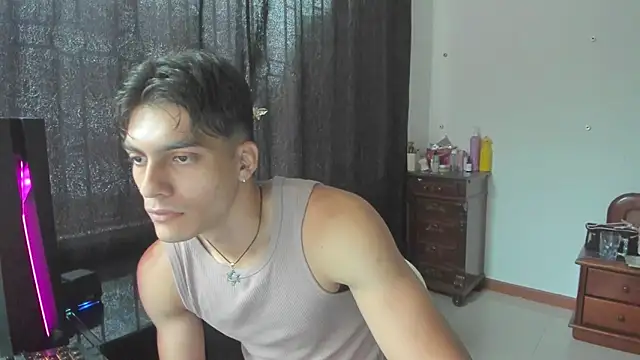 AlessioVitale online show from March 27, 11:54 am