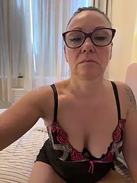 HotLdyllic online show from May 9, 7:57 am
