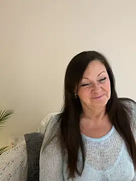 HotLdyllic online show from May 12, 3:42 pm