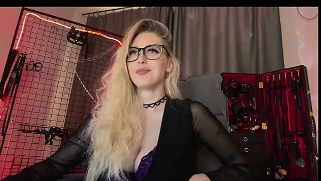 Liya Liss online show from April 6, 6:36 am