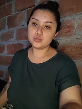 Snapshot of CurvyNoir chatting on December 15, 2:43 pm CurvyNoir online show from December 15, 2:43 pm