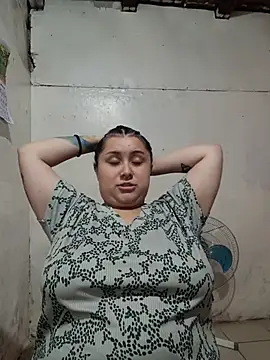 Snapshot of CurvyNoir chatting on June 6, 2:05 am CurvyNoir online show from June 6, 2:05 am