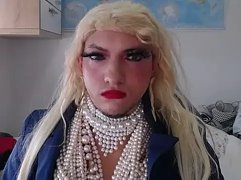 Snapshot of VanesaCrossic chatting on March 1, 8:38 am VanesaCrossic online show from March 1, 8:38 am