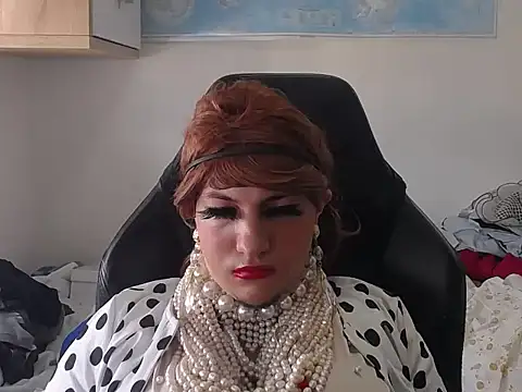 Snapshot of VanesaCrossic chatting on April 1, 9:43 am VanesaCrossic online show from April 1, 9:43 am