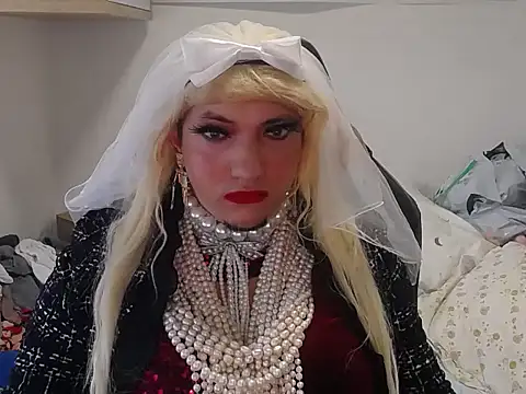 VanesaCrossic online show from May 7, 8:31 am