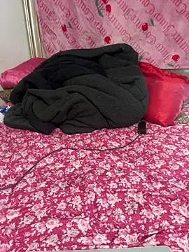 superwetpeach online show from April 9, 2:11 pm