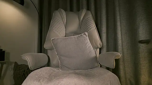 Snapshot of lianewhite chatting on March 18, 1:20 am lianewhite online show from March 18, 1:20 am