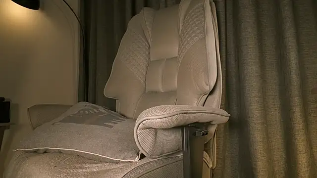 Snapshot of lianewhite chatting on March 27, 4:07 am lianewhite online show from March 27, 4:07 am