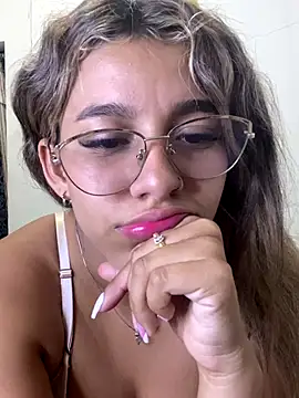 Snapshot of liahot69 chatting on January 8, 3:09 am liahot69 online show from January 8, 3:09 am