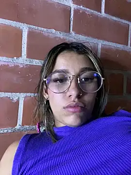 Snapshot of liahot69 chatting on April 1, 4:13 am liahot69 online show from April 1, 4:13 am