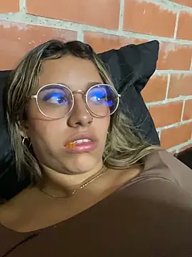 Snapshot of liahot69 chatting on April 5, 5:15 am liahot69 online show from April 5, 5:15 am