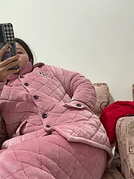 Snapshot of daaqnn chatting on January 6, 12:31 pm daaqnn online show from January 6, 12:31 pm