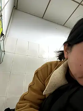 Snapshot of daaqnn chatting on January 18, 2:32 pm daaqnn online show from January 18, 2:32 pm