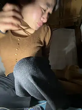 Snapshot of daaqnn chatting on February 1, 1:42 pm daaqnn online show from February 1, 1:42 pm