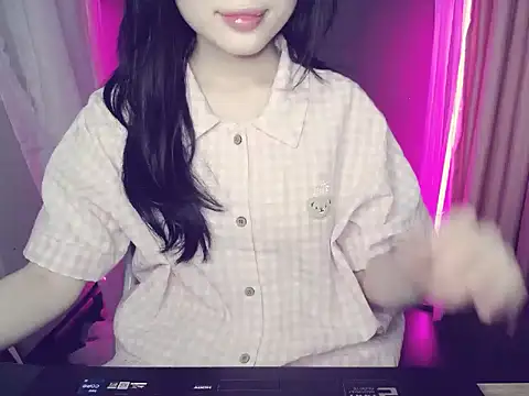 Snapshot of Pearlia-7 chatting on November 4, 7:18 am Pearlia-7 online show from November 4, 7:18 am