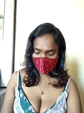 Queen-dhivya online show from February 9, 3:21 am