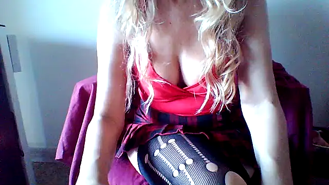 Snapshot of salentinasexy chatting on December 2, 10:53 am salentinasexy online show from December 2, 10:53 am