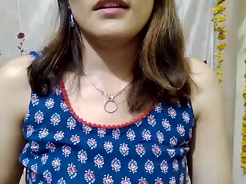 maira 33 online show from November 9, 2:26 pm