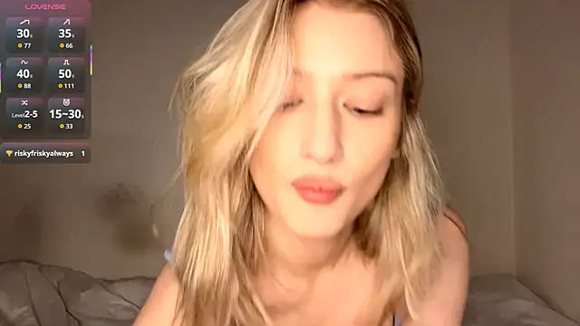 Snapshot of EtsukoDerx chatting on November 4, 5:45 pm EtsukoDerx online show from November 4, 5:45 pm